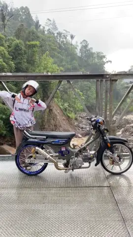 bocil sibuk yang tak lupa dgn jajanya #landakklawu #astreagrandthailandstyle🇹🇭 #astreagrandindonesia #astreanusantara #honda #thailand #astreagrand #longarm #astrea #grand #sabit #daily #race #bucin #🚀 #trending #modifikasimotor #fyppppppppppppppppppppppp #lewatberanda