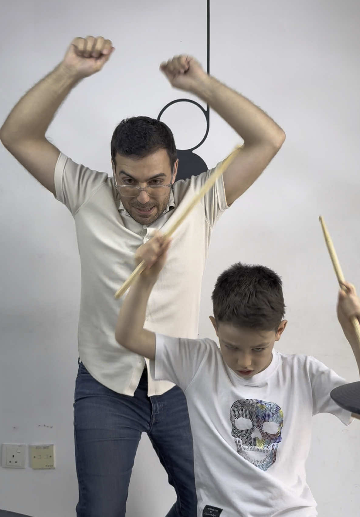 Too much talent and cuteness in one video…🥁👇 And that ending? Just wait for it. 🥹 #Drums #DrumBoy #Drummer #DrumCover #Viral #BoyDrummer #YoungTalent #fyp 