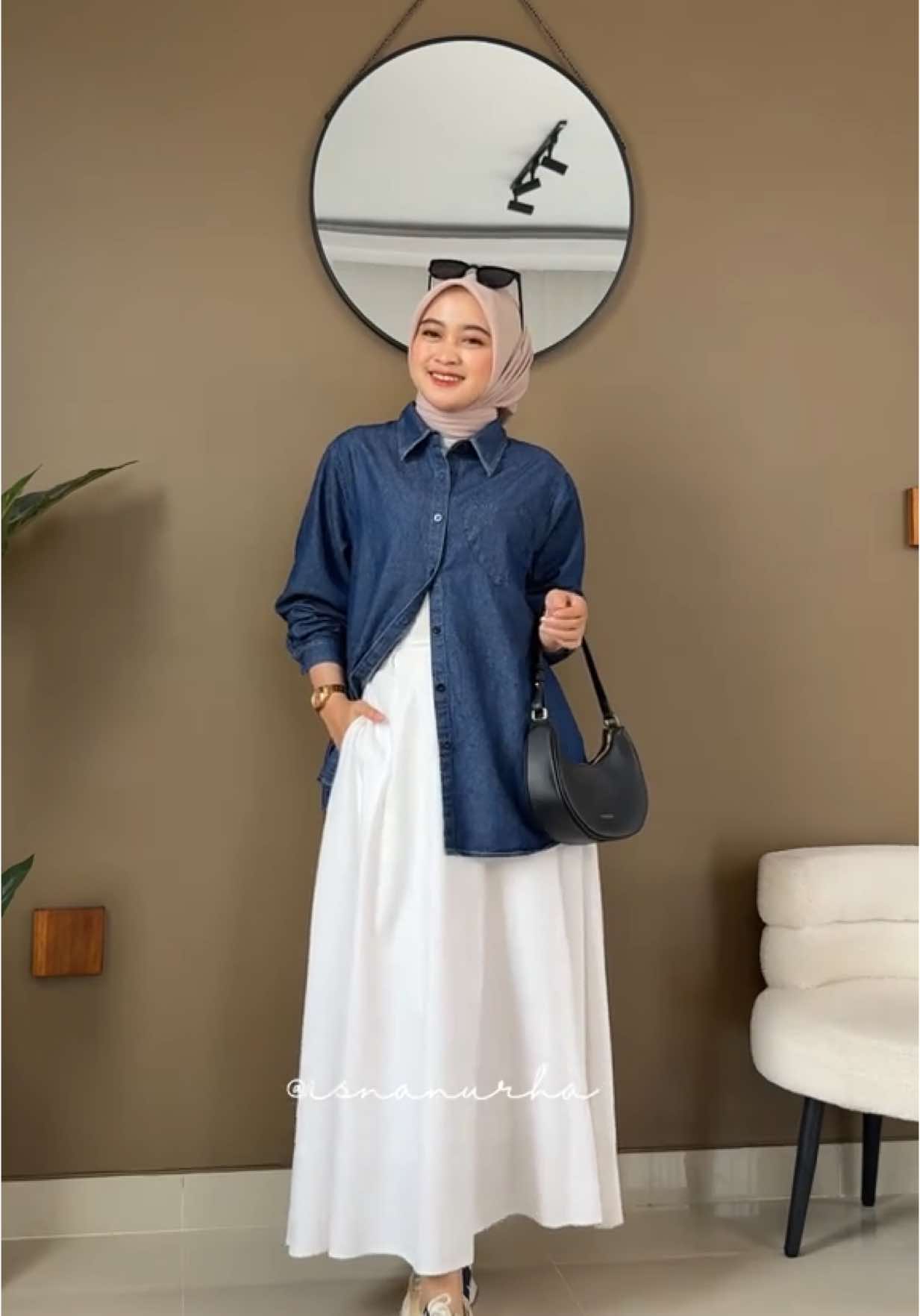 My fav denim shirt ❤️ 🔗 Detail Outfit klik l! nk di bi• cari sesuai dengan nomor * Kemeja - l! nk n0. 558A *  Rok - l! nk n0. 386A *  Tas - l! nk n0. 256 * Sepatu - l! nk n0. 80A Cara Order : 1. Klik l!nk yg ada di bio aku (https://shp….) 2. Cari sesuai nomer yg udah aku spill di atas 3. Setelah itu akan muncul produk yg kalian cari tinggal checkout & langsung payment kaya biasaa  #fyp #outfitinspiration #outfitideas #outfitinspo 