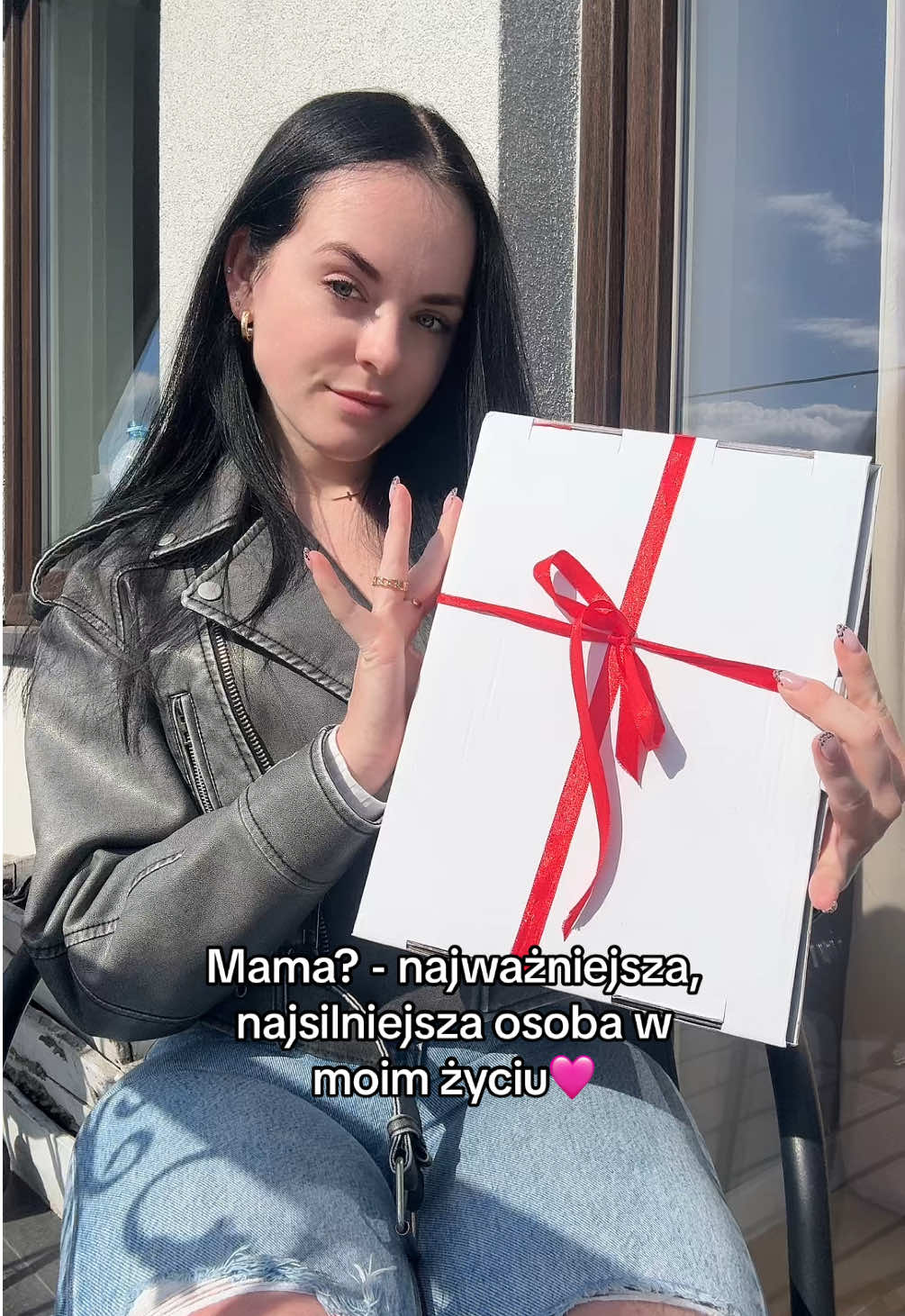 Podaruj jej coś wyjątkowego, powiedz miłe słowo, tak niewiele, a tak dużo znaczy💕 @kochamcie.pl 