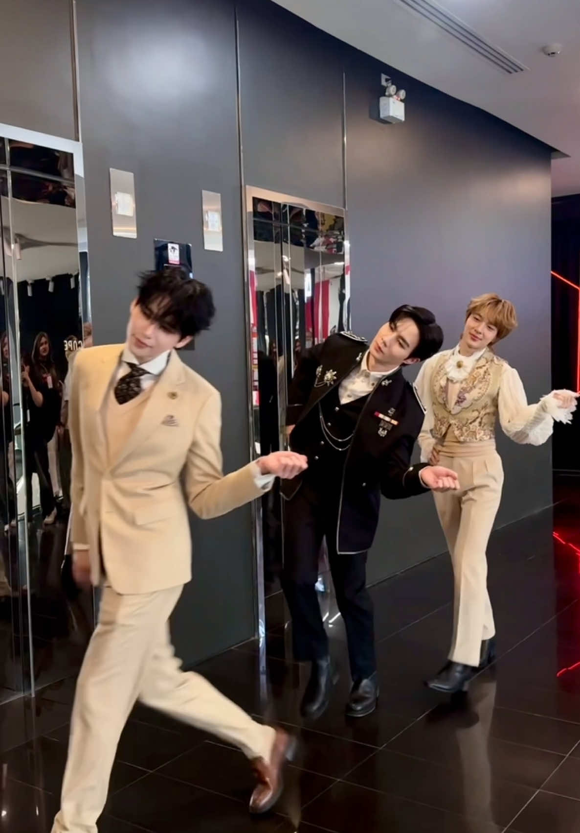 เดินแบบสับไปที่งาน 𝐓𝐡𝐞 𝐍𝐞𝐱𝐭 𝐏𝐫𝐢𝐧𝐜𝐞 𝐁𝐮𝐬𝐤𝐢𝐧𝐠 𝟏𝐬𝐭 𝐑𝐨𝐮𝐧𝐝 👑⚔️ BUSKING THE NEXT PRINCE #1stTheNextPrinceBusking #ข้ามฟ้าเคียงเธอSeries #TheNextPrince  #MandeeWork #บันเทิงtiktok 