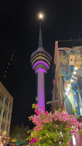 Bulan bebetul atas menara 🥹 Lawa pulak tu bulan penuh malam ni.. #kuantan #menara188 #menara188kuantan #ArtStreet #BrokenCoffee #KopiKuantan #Lepak #Healing