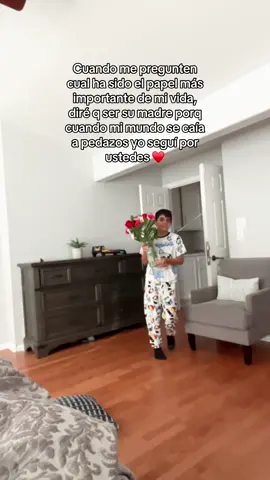 Ser madre es complicado, atareado y muchas cosas más, pero el amor que se siente es indescriptible ♥️ incomparable 