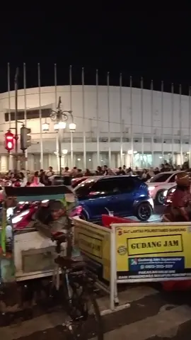 ramainya jln asia afrika, bandung...malam ini 🫰 #jokisoft 