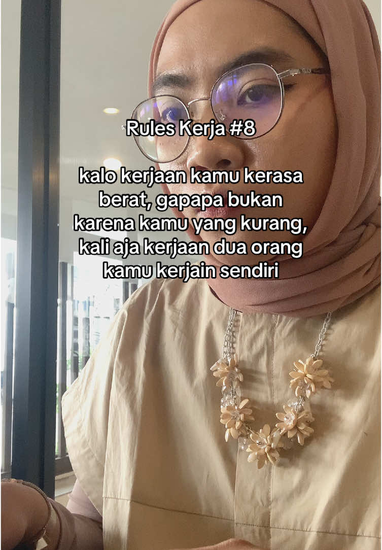 kali aja kaaan yaaaa wkwkwkw #kerja #worklife #ruleskerja #corporatelife #pekerjaanpertama #rulesoflife #firstjob #work #perantau #tiktokcorporate #karyawan #officelife #pov #lifeatoffice 