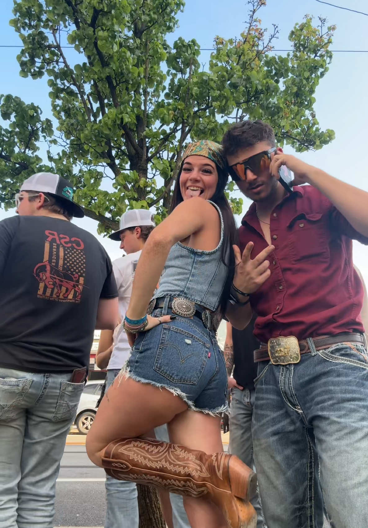 fox n vead & ole ‘60😮‍💨😮‍💨#fyp #punchy #punchyginger #cowboyup #coorslightcowboy #jetblackhair #cougar #bluecollar #trending #westernfashion #boots #tattoos #coyoteugly #ootdfashion #foxnvead #ole60 