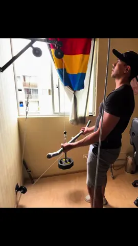 📱INFO SIN COMPROMISO AL 912390954📱 Ó AL PERFIL  😎100% PERSONALIZADA💪🏽  ✅POLEAS DE PARED🏋🏼 ☑️Está es una buena Opción para No Dejar de Entrenar y podrás Trabajar Todo el Cuerpo; tanto, como el Tren Súperior y Tren Inferior  Todo lo que es Pectorales, Espalda, Piernas, Etc.. Este Sistema a diferencia de las Poleas Para Barras No necesitan unas Barras para colgarse están ya van empotradas directamente a la Pared. Son demasiados resistentes;Ya que, están diseñadas con Tubo Grueso, pueden Soportar Hasta 100kgs 🔥 Sin Problemas😎 Así que ya no hay Excusas Para NO ENTRENAR!! 😤🔥💪🏼 ☑️INCLUYE: ✔️POLEA ALTA ✔️POLEA BAJA ✔️JALADOR LARGO ✔️JALADOR CORTO ✔️ PORTADISCOS 💪 CON ESTE EQUIPO EJERCITARÁS LOS SIGUIENTES MÚSCULOS 🔥 ✔️BRAZOS ✔️HOMBROS ✔️GLÚTEOS ✔️ABDOMEN  ✔️ESPALDA ✔️TRAPECIOS ✔️PECTORALES 🚚DELIVERY GRATIS  🛠️INSTALACIÓN GRATIS ✈️ENVÍO A PROVINCIA 📤EMBALADO CON CARTÓN Y FILL POR AGENCIA SHALOM(PREVIO DEPÓSITO)📦 #GYMSHOUSE #ENTRENAENCASA 