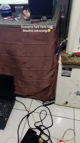 Suasana hati fans Real Madrid 🤣#viscabarca🔴🔵 #ElClasico #barcelona#viraltiktok#fyp 