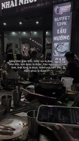 Sống đơn giản thôi, miễn vui là được. Ước mơ nhỏ thôi, làm được là được. Yêu người giản dị thôi, thật lòng là được. Kiếm vừa tiền thôi, hạnh phúc là được…