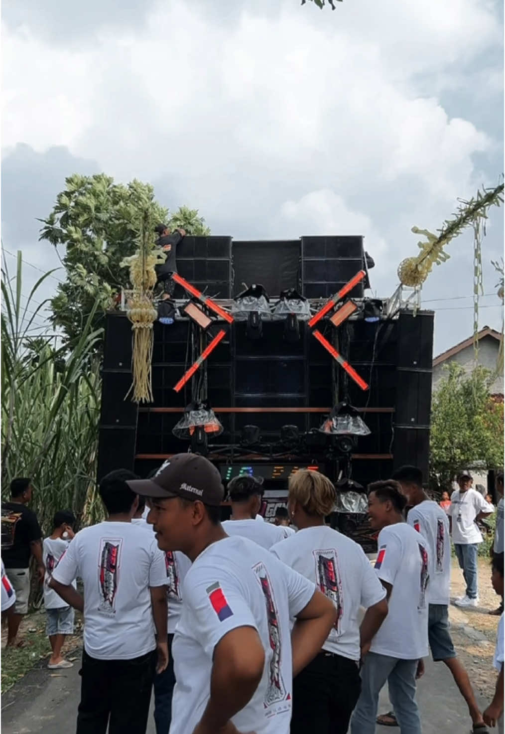 jojis matur suwun @PSJ GANK ojo lali tahun ngarep di pindoni 🤭 #fyp #dkanaudio #broncogenk #rdwprofesional #broncoelektronikkediri #karnavalsoundsystem #soundjatim 