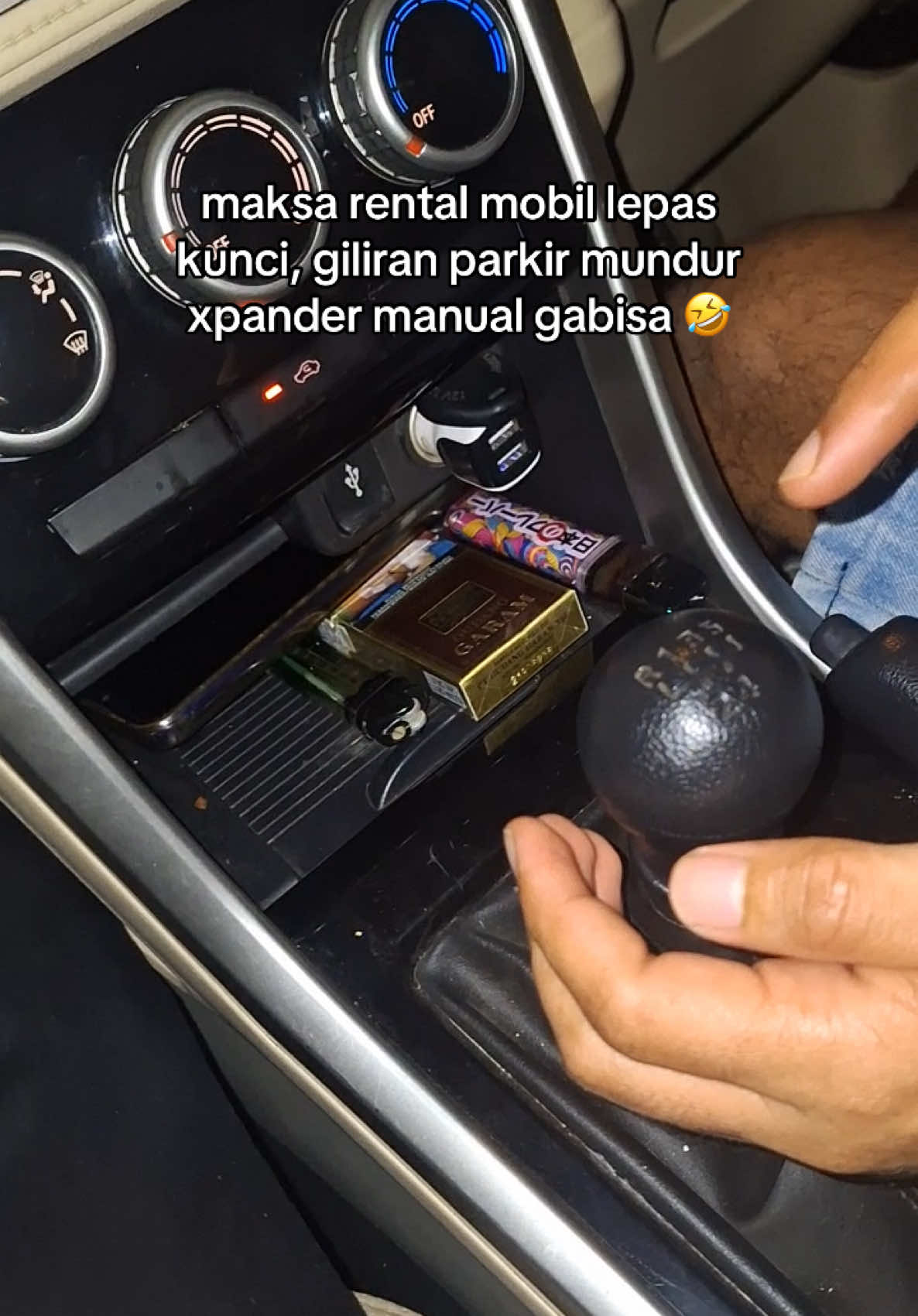 Ngakunya bisa nyetir semua jenis mobil 🤣mundurin xpander manual aja gabisa🤪 #fypツ #xyzbca #fypage #fypシ゚ #rentalmobilpamekasan #KDR 