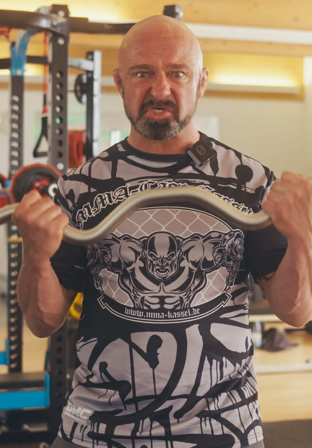 🏋️‍♀️Du hast keinen bock auf langweiliges pumpen?🏋️‍♀️  ❓Frag dich nicht länger, was möglich wäre....  ✅ Finde es heraus!!!  In unserem Kampfsporttraining entdeckst du verborgene Kräfte, baust Stress ab und gewinnst neues Selbstvertrauen.  👀Während andere noch zögern, könntest du schon auf dem Weg zu deinen Zielen sein.  Werde: 🏋️‍♀️ Fit  🥊 Sicher  💪 Selbstbewusst ‍😆 und habe jede Menge Spass dabei ➡️ Dein kostenfreies Probetraining wartet – der erste Schritt zu einem besseren Lebensgefühl ist nur einen Klick entfernt! #Fitness #fitnessmotivation #fitnessstudio #kassel 