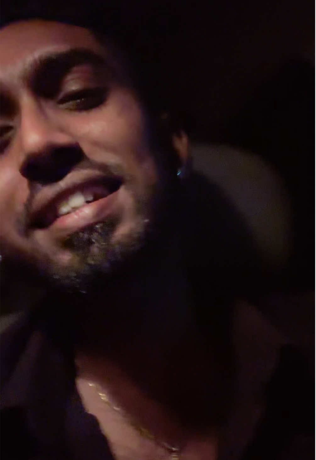 Intheh line eh kallenggeh 🫠… #simbu #simbusong #str #illaiyaraja #tamilsong #tamillove #tamillovesong #tamilmusic #malaysiatamil #tamil #tamilcover #coversong #malaysiatiktok #tamiltiktok #fyp #viral 