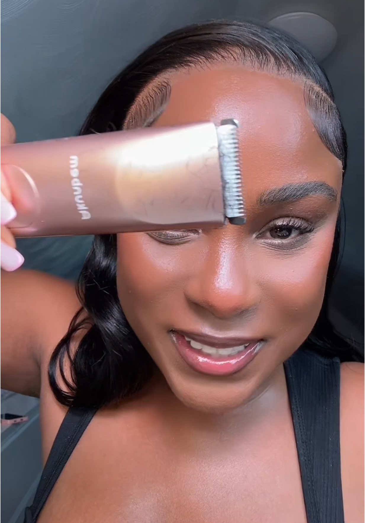 Literally the beauty product of the year - this women’s bikini trimmer should for sure be in every ladies beauty cabinet 💕 Shout out to creator : @Lauren for showing how easy this baby is to use 😂😭 #electricshaver #bikinitrimmer #shaving #razorburn #shavingtips #akunbembikinitrimmer #akunbem #razorbumps #tiktokshopfinds #shaveroutine 