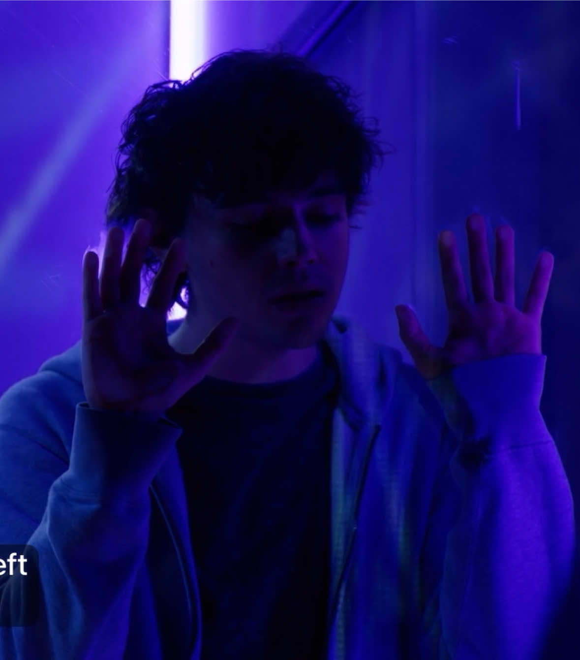 YOU CAN WATCH THIS ON PBS FOR FREE ‼️ aftershocks from next to normal. this proshot means so much to me, i’ve already watched it 3 times 😭 this song specifically has always stuck with me, but the blocking and the stage add so much more to it. highly recommend  #nexttonormal #pbs #caissielevy #jackwolfe #nexttonormalmusical #nexttonormallondon #westend