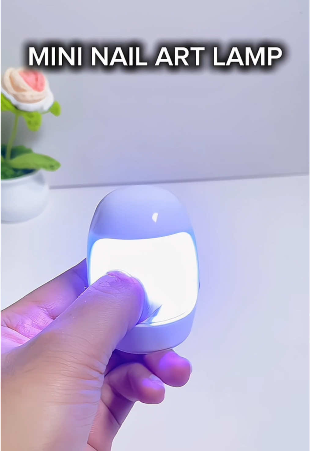 Cutest mini nail lamp ever!🤩 @weshluck #weshluck #mininaillamp #manicurelamp  #naillamp #miniqshapenaillamp 