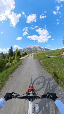 Finally back in Leogang 😍⛰️ #Sendlt #MTB #BikeTok #leogangbikepark  #Downhill #TrailRide #ytbikes  @insta360_official @unleazhed @𝙏𝙍𝙕 𝘿𝙀𝙎𝙄𝙂𝙉𝙎  