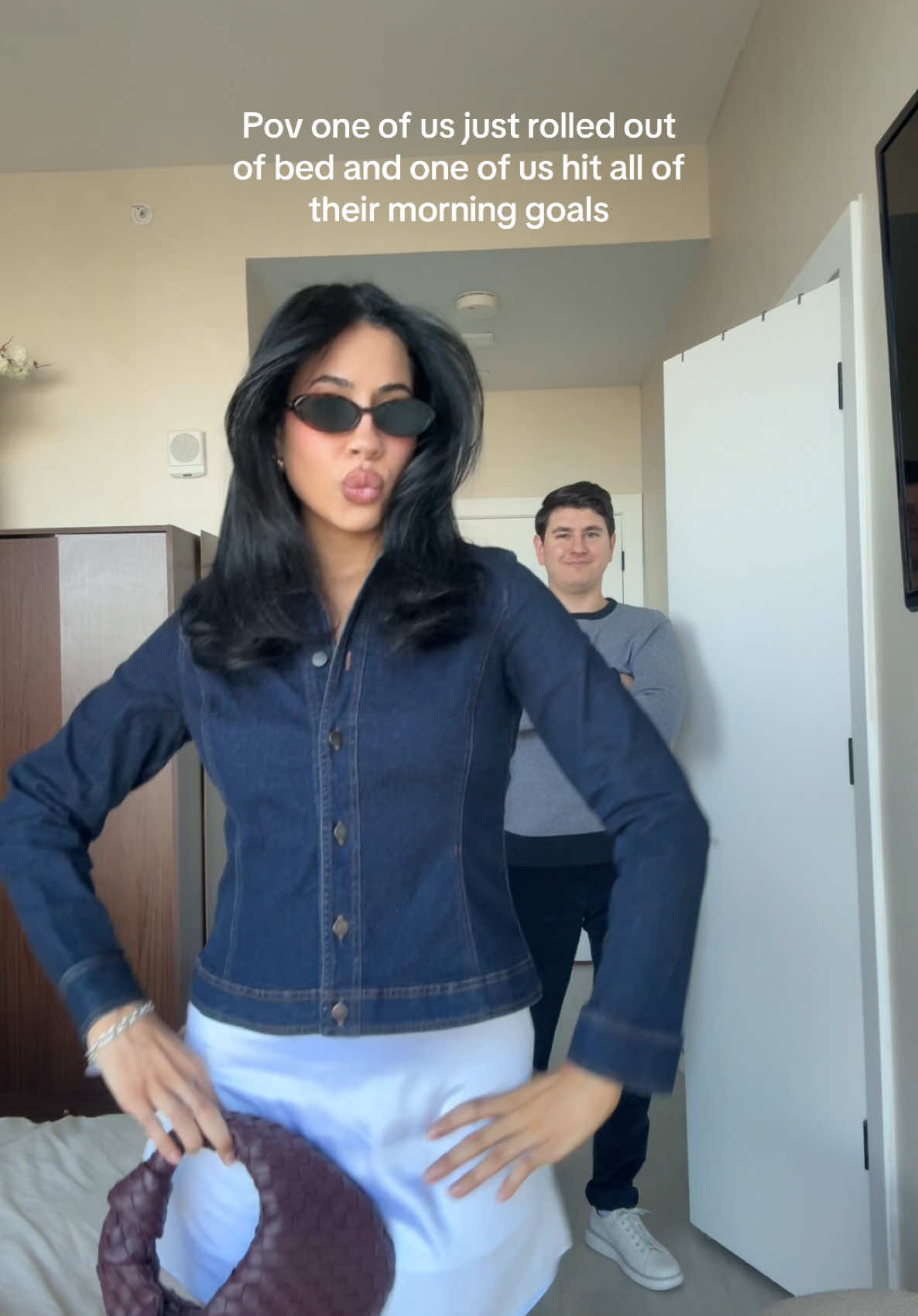 Nerdy king has a 7 am workout class every Sunday I just ordered blank street #earlymorning #rolledoutofbed #earlyriser #sleepin #oneofus #morninggoals #morningroutine #aritizia #aritziahaul #youcanaskforflowers #couplegoals #couple 