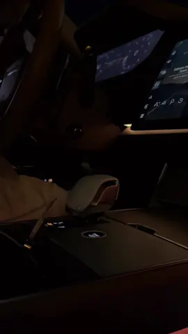 يامحمد يامحمد يامحمد لد صوبي ‏ماتضيق وعاد فيني حيل وانا اخو مهيا  ‏قلهم شفت البحر باصابعه وان عذربوبي  ‏رحت اصب البحر في كأسي وانادم واتهيا ‏والصحيح ان الزمان اللي غدى دوبه ودوبي ‏ قلت ودك ننهي الموضوع ونحله ؟ وعيا