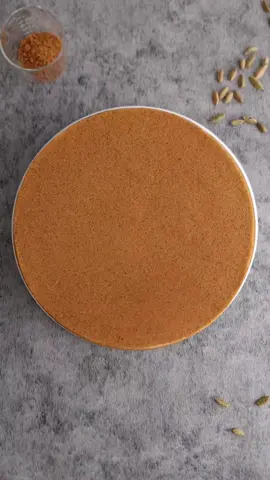 Honey cake  Pour la pâte sablée au miel: 50g de sucre  60g de miel 90g de beurre  1 gros œuf ou 2 petits  240g de farine  1/2 càc de bicarbonate  Diviser en pâtons, étaler finement Cuisson à 170° environ 8min Pour la crème : 500g de crème fraiche froide  35g de sucre 1 pincée de sel Monter tout au fouet jusqu'à l'obtention d'une crème consistance. 🇬🇧 Honey Cake For the honey shortcrust pastry: 50g sugar 60g honey 90g butter 1 large egg or 2 small ones 240g flour 1/2 tsp baking soda Divide into balls and roll out thinly. Bake at 170°C for about 8 minutes. For the cream: 500g cold crème fraîche 35g sugar 1 pinch of salt Whisk until creamy.