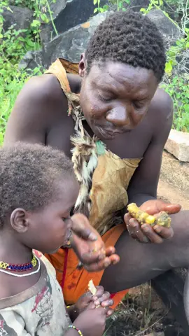 UNCONDITIONAL LOVE 😍🔥 See How Hadzabe Bushman CHAABA Takes Care of His Beloved Daughter — So Heartwarming!❤️