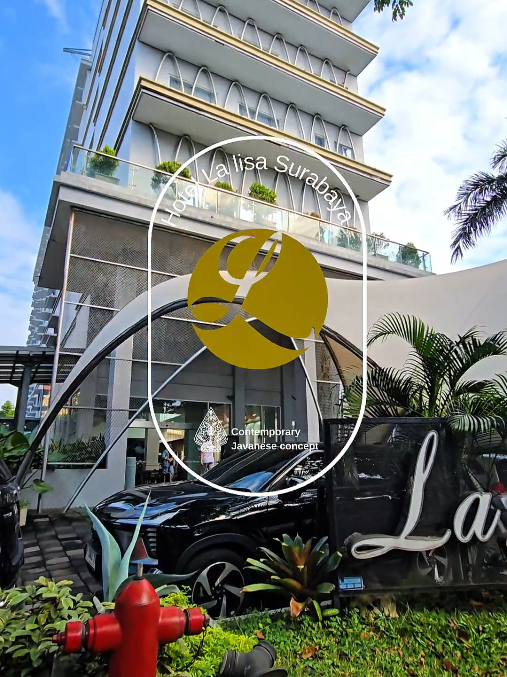 Hotel bintang 3 bisa senyaman ini! @lalisahotelsurabaya Surabaya tuh kayak hidden gem—fasilitasnya lengkap, kamarnya cozy, ada kolam renang juga, tapi harganya tetep masuk akal. Berasa nginep di hotel bintang 5, tapi dompet aman! Buat yang cari tempat staycation di Surabaya, ini sih wajib banget dicoba!