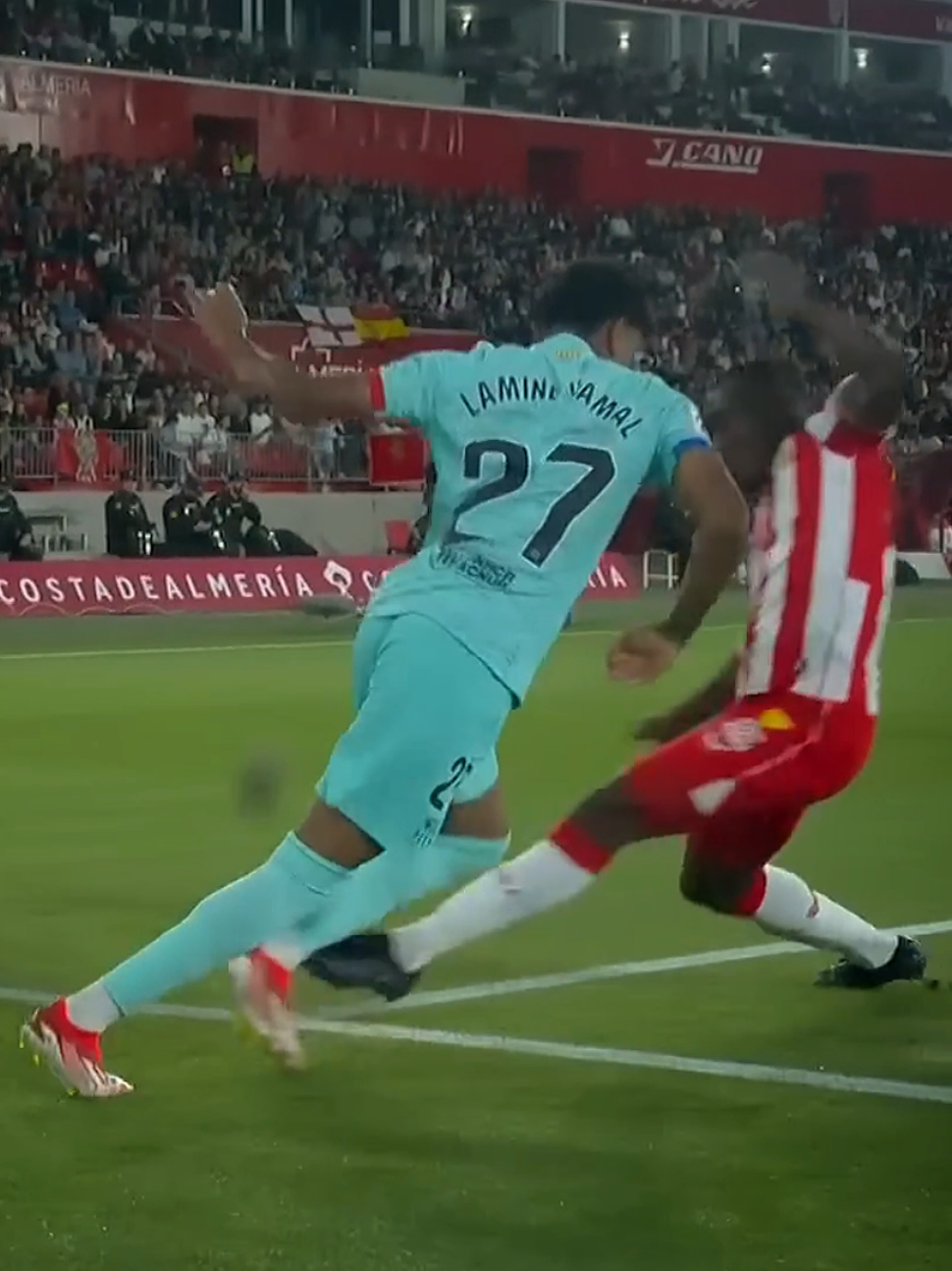Yamal is the new joga bonito?🪄 #yamal #lamineyamal #skills #football #barcelona #foryoupage #fyp 