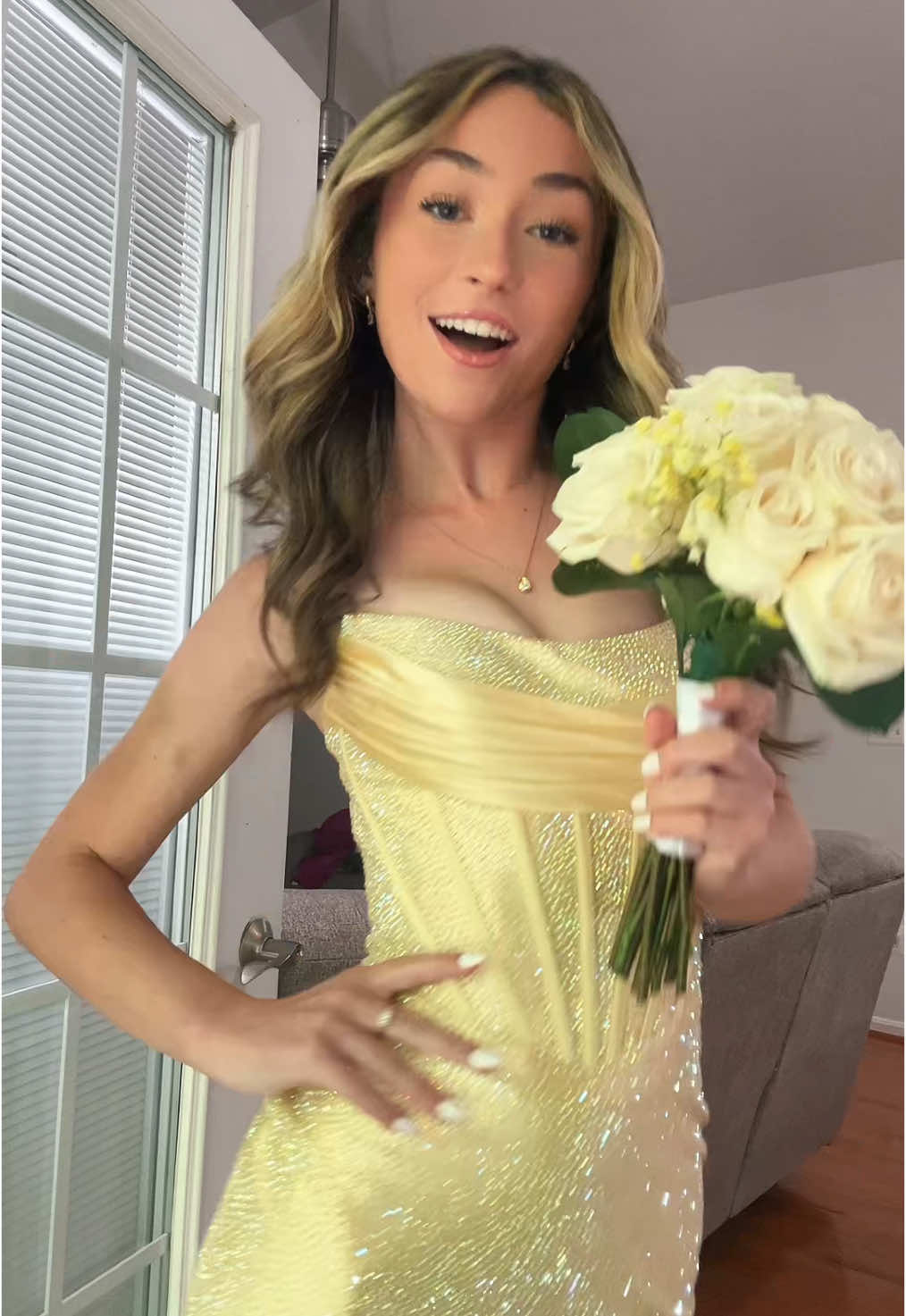 prom 💛 #prom #promtransition #sherrihill #promdress #howtoloseaguyin10days #fyp 