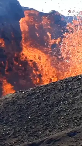 #collapse #volcano #volcanoeruption 🌋#iceland 