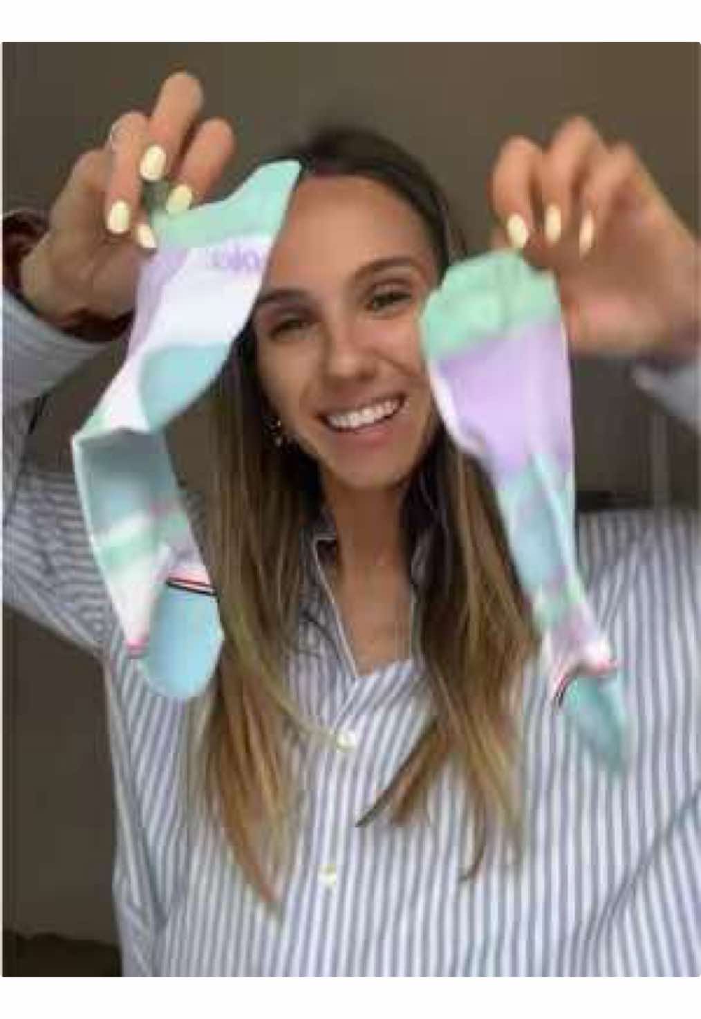 Nouvelles chaussettes @Bomolet pour ma prochaine course 🙏🏻 Trop hâte de les tester, et voir si elles sont aussi belles que rapides 🤩 D’ailleurs, avec mon code MAELYS15, tu as droit à 15% de remise sur le site 🤭 #Running #runninggirl #runtok #runningmotivation #unboxingvideo #hauls #runningoutfit #runningoutoftime #sport #sportlover #courseapied #motivation #fyp #foryoupage #pourtoii 