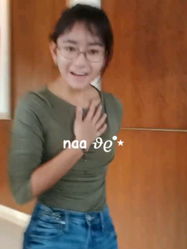 478. Bocil Freya ngasih gift di-salah satu lobby Hotel daerah Samarinda sekitar tanggal 11 sehabis acara Gemafest 3 Top Stars Samarinda sekitar tanggal 10     #ゲーセン少女と異文化交流 #freyanashifajayawardana #freya #freyajkt48 #jessicachandra #jessi #jessijkt48 #indonesia #samarinda #jkt48reboost #jkt48one #jkt48newera #gamecentershoujotoIbunkakouryuu #culturalexchangewithagamecentregirl #hearts2hearts #klp48 #jkt48 #akb48 📍: @.nnaaa_urlovee tt (11/5/2025)