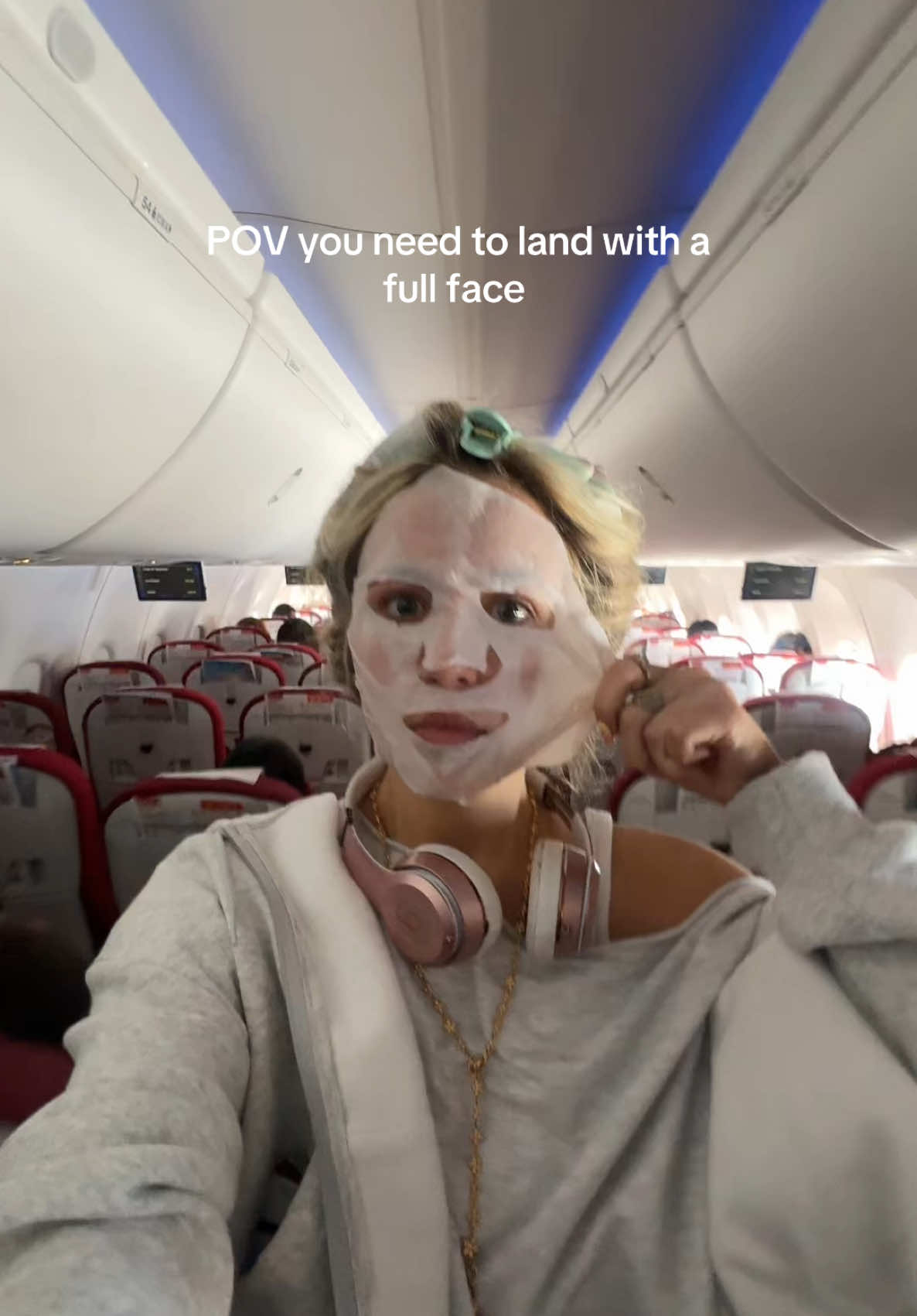 if you’re not landing with a full beat what you doing #latemakeup #makeuptransformation #planemakeup #makeuponthego #fastgrwm 