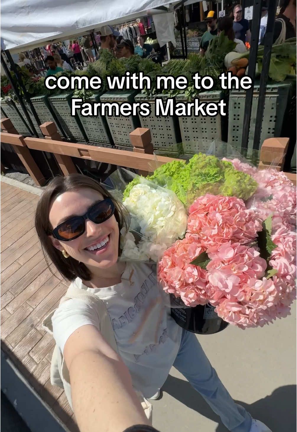 my favorite weekend activity👩‍🌾 #farmersmarket 