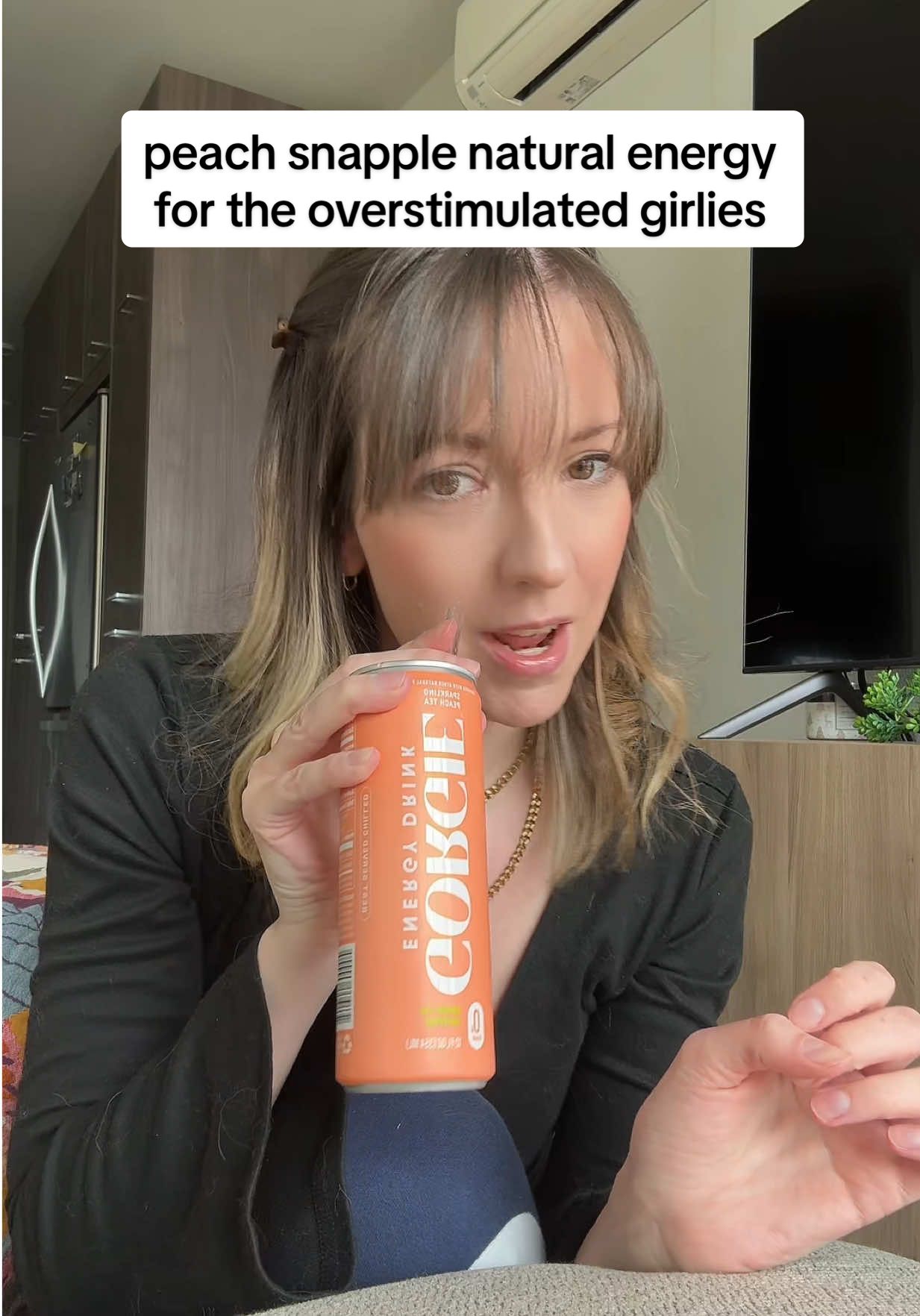 It’s giving peach Snapple with natural ingredients and no sugar #gorgie #naturalenergydrink #wellnesstok #cleanenergydrink 