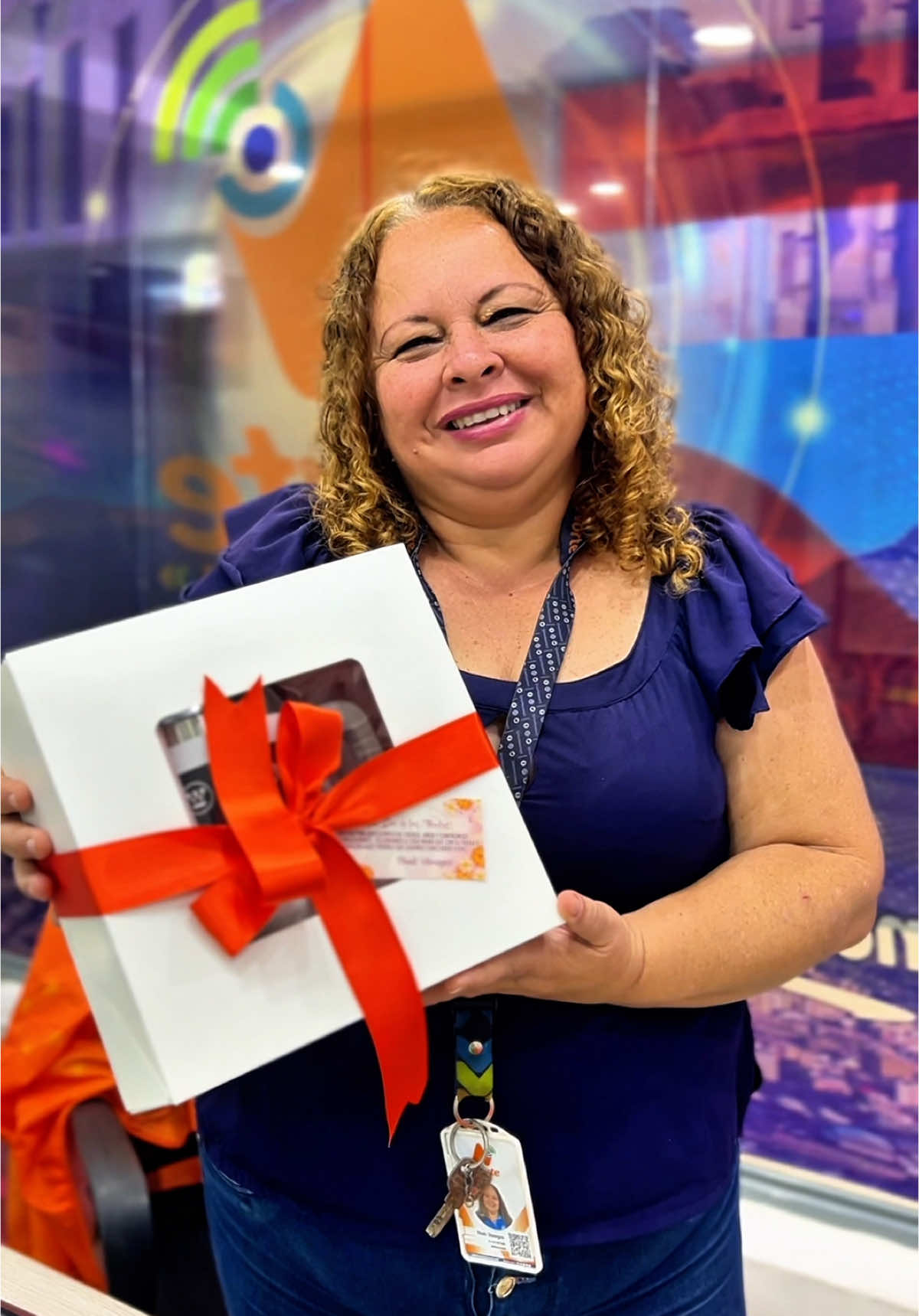 Hoy celebramos  a ese ser maravilloso que da vida, la conexión más fuerte desde que nacemos : el amor de una madre.  Y en Norte le preguntamos a todas las mujeres de nuestro Equipo que YA son mamás, cómo describirían a la suya en una frase 🫶🏻🤍 Todas llegaron a una conclusión… Mamá es ese vínculo que nutre, sostiene y nos impulsa a crecer día a día. 🌸 La conexión con una madre es única e irremplazable. Son ustedes quienes, con su amor incondicional, guía y dedicación hacen posible que nuestros hogares sean un lugar de conexión, crecimiento y felicidad día a día, enseñándonos el significado del amor verdadero. Gracias por ser la conexión más poderosa en nuestras vidas, ¡Feliz Día de las Madres!🌸🤍