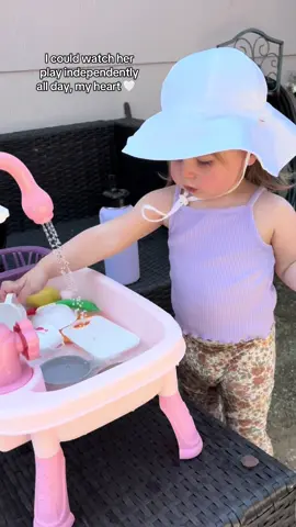 I still stand by this is the best $15 I’ve ever spent! #outdoorplay #toddlerplay #tiktokshop #interactivesink #girlmom #toddlersoftiktok 