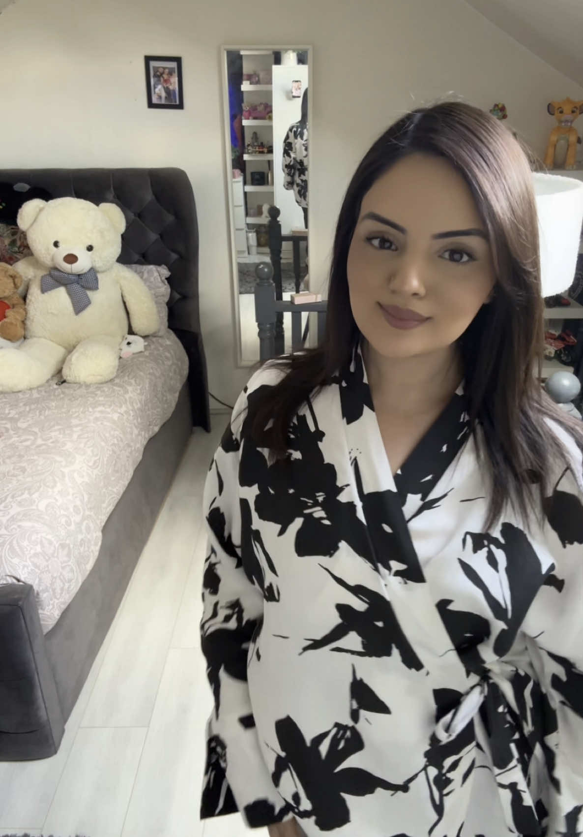 Every content creators need this 😍 #tiktokmademebuyit #fyp #vacuumphoneholder 