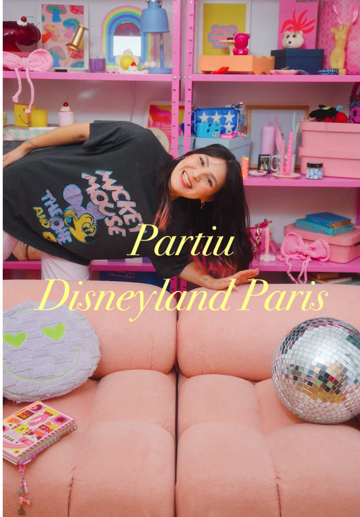 só precisei de uma coisa: coragem pra sonhar tão alto quanto meu coração queria 🥹 partiu voar mais uma vez! Disneyland Paris, tô chegando! 🇫🇷🐭🥖🏰 @Disneyland Paris ✨ #DisneylandParis #trip #travel #paris #france #fyp #sonho 