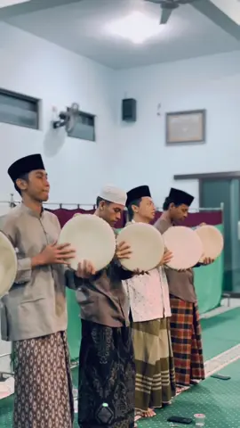 kerinduan🥺🌹 #banjari #hadrohsholawat #hadroh #senimerayukekasih #sholawatbanjari #banjarian #sholawat #fyp #sholawatviral #mauliddiba #malang #banjaristory #banjarijatim #fyppppppppppppppppppppppp #mahalulqiyam 