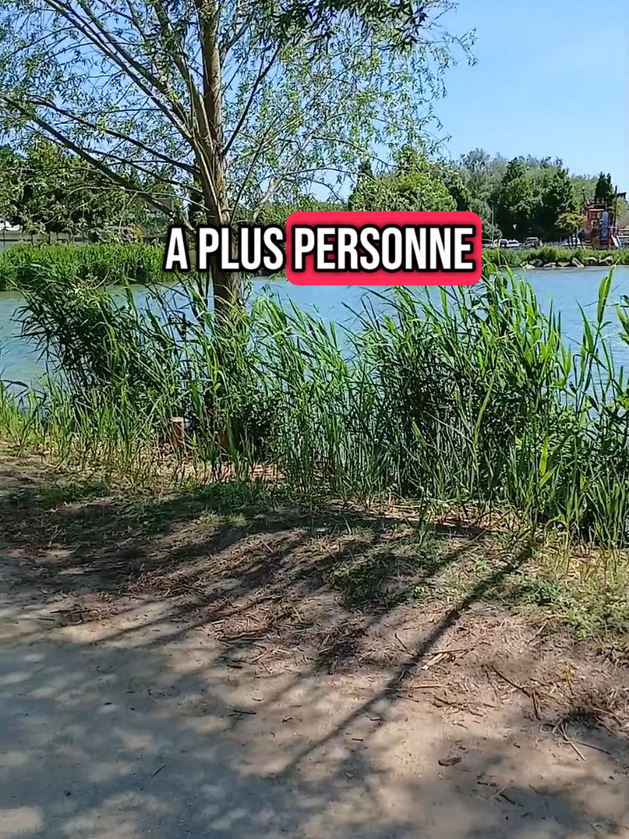 Il fait rire tout le monde... Mais personne sait qu’il s’effondre quand il rentre chez lui. #motivation #emotion #emotional #citation #inspiration #triste #fyp 