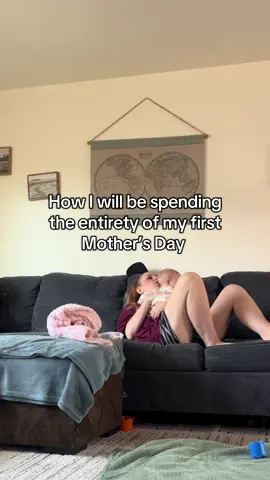 Twilight marathon while we wait for dada to come home from work #twilight #twilightsaga #mom #momma #motherhood #mothersday #MomsofTikTok 