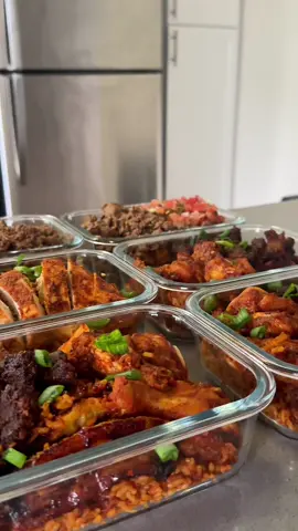 Happy Sunday 💗 How long do you think it took me to make all these? #mealprep #nigerianfood #mealprepideas 