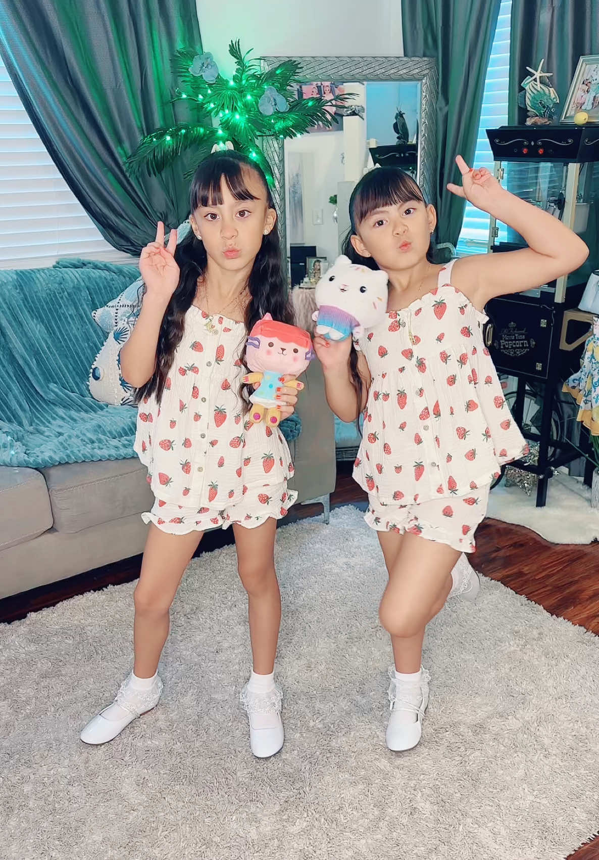 Sisters! #sisters #OOTD #ootdinspo #girls #happymothersday #mothersday   #thehousebunny #parisbunny #barbiebunny #barbie #labarbie #paristhebarbie #themartinibunny #thestrawberrybunny #parislafresa #theAdolls #theGFamily #Dodgerthepug   #stayathomemom