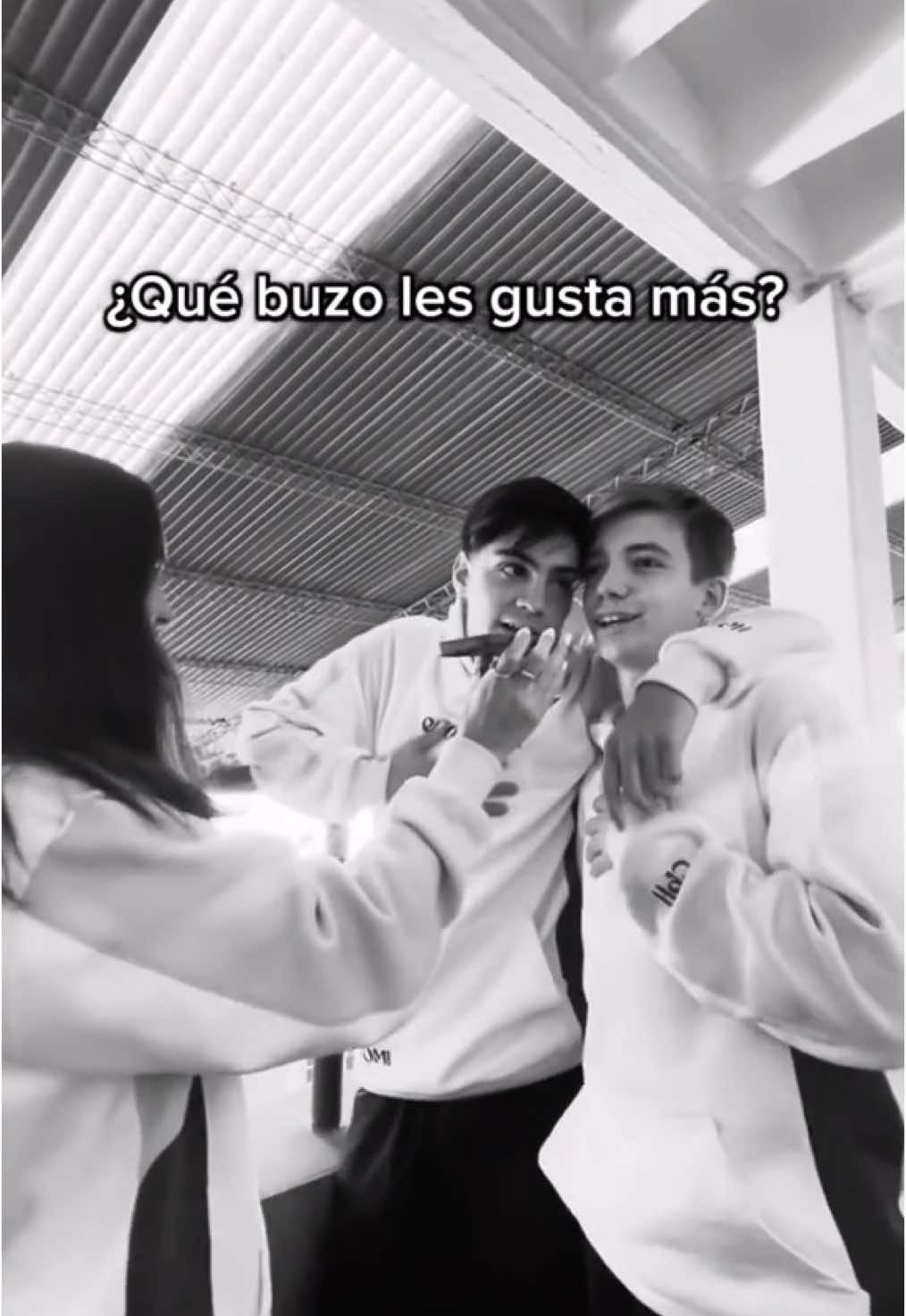 ¿Qué buzo les gustó más?// #economia #promo25 #foryoupage 