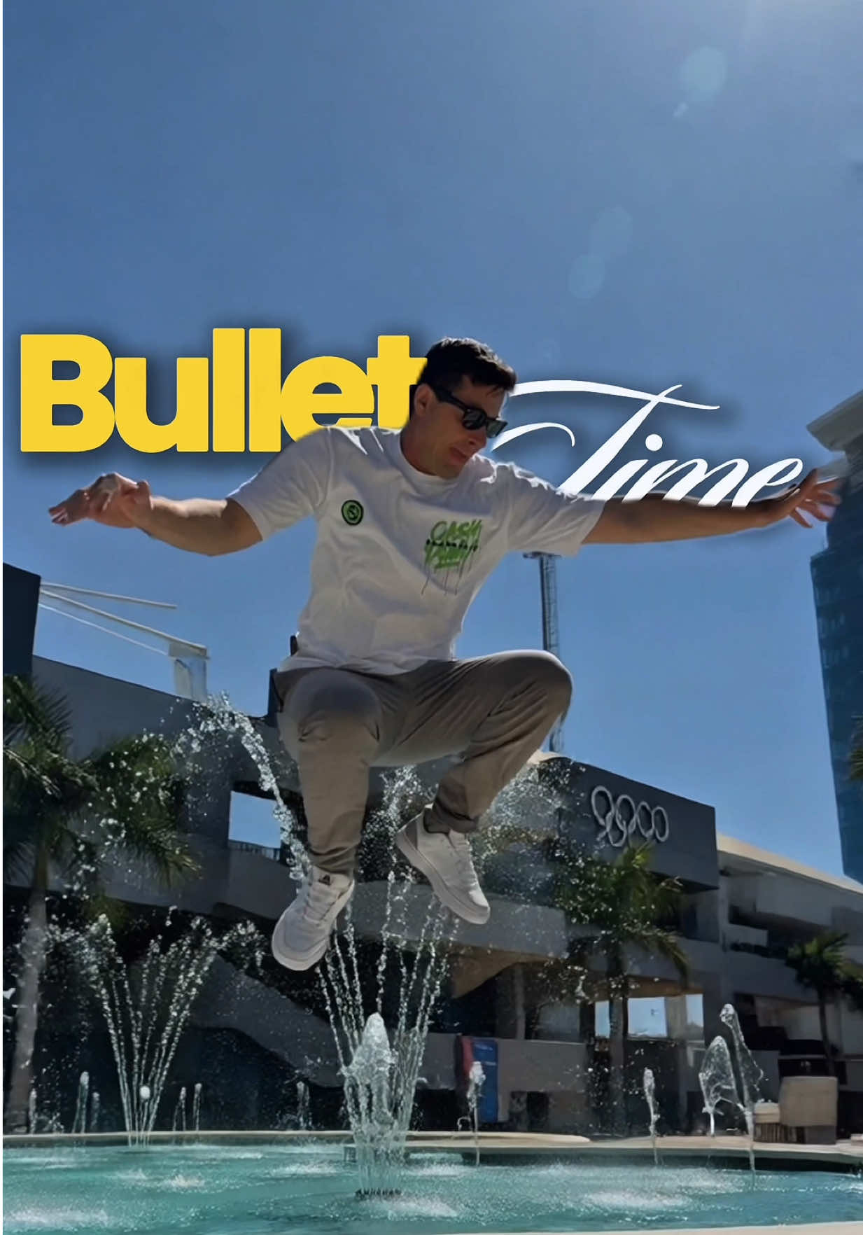 Aprende a realizar este efecto de vídeo “Bullet-Time” usando solo tu smartphone y @Higgsfield AI  #cherokeeedit #ediciondevideo #videoeffects #iPhone #mobilefilmmaking #filmmakingtools #ai #aitools 