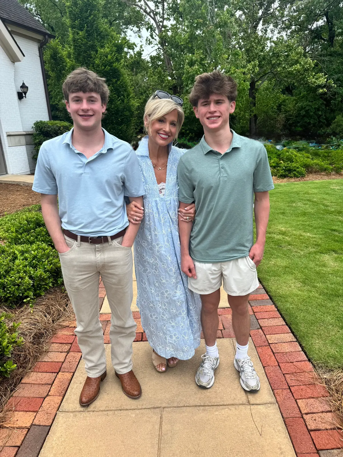 Grateful to be able to celebrate this special day with my beautiful mom and the ones who made me a mom!🌸#mothersday #motherhood #happymothersday 