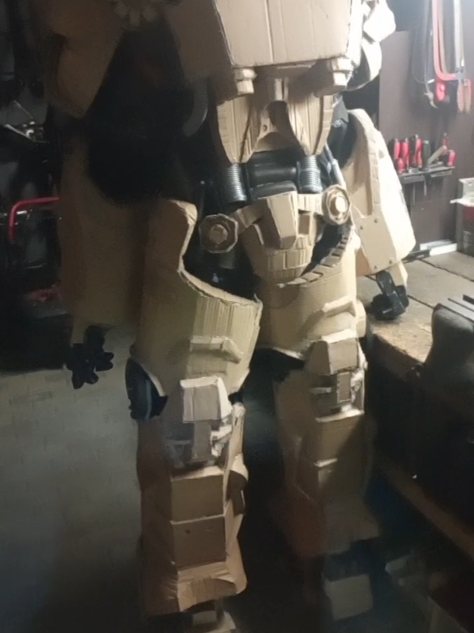 GEEKED UP PLAYIN XBOX ALL DAY #arm #hand #powerarmor #fallout #t60 #cosplayer #cosplay 