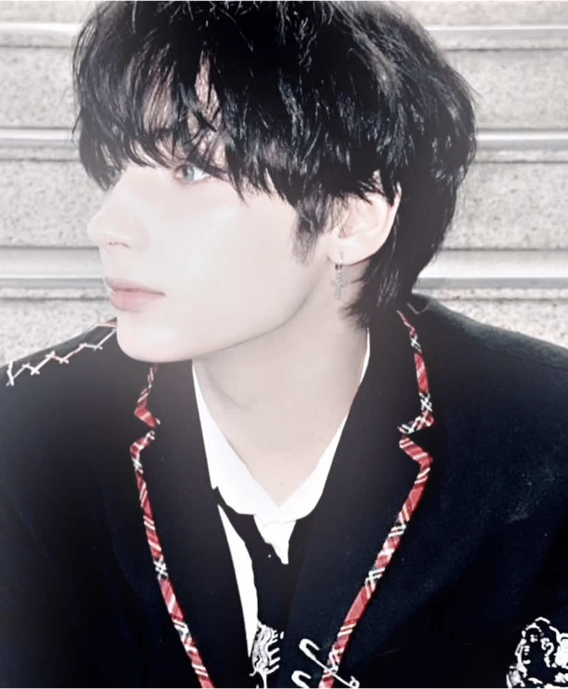 #HUENINGKAI ib: @sheila🍉 ; I love devil by the window hueningkai bro omg #txt #tomorrow_x_together #tomorrowxtogether #edit #alightmotion 