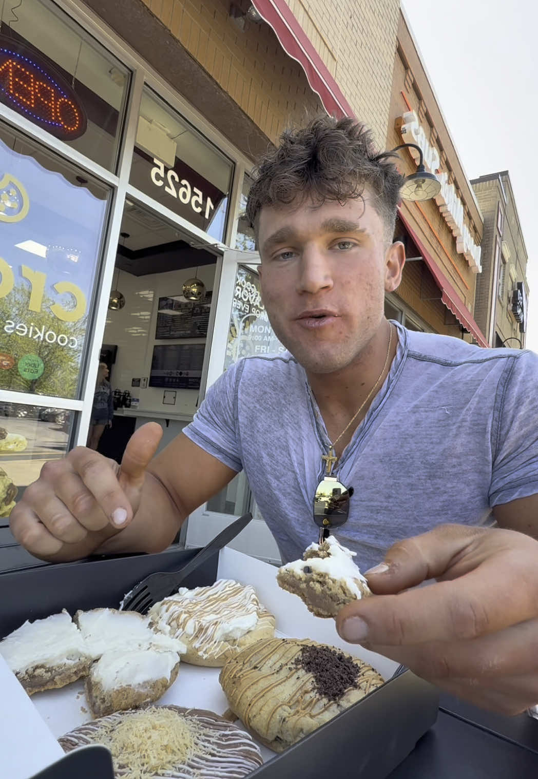 Cinnamon roll is heaven sent #bodybuilding #cravecookies #mukbang #Foodie #fyp 