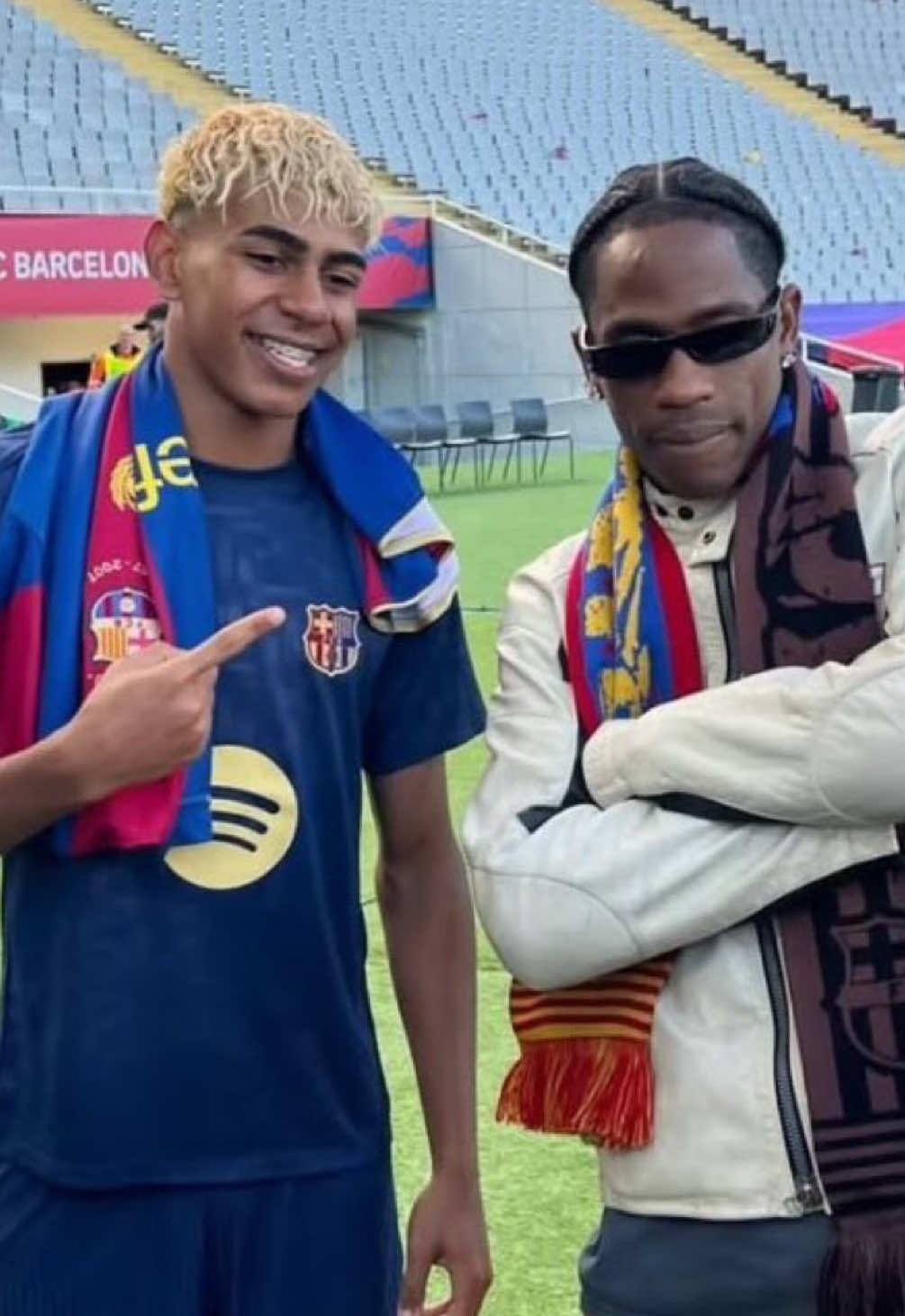 Lamine Yamal Calls Vini Jr #football #realmadrid #mbappe #viniciusjunior #realmadridfc #fcbarcelona #lamineyamal 